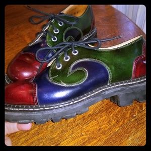 Fluevog women s 7 Red, Green, Navy lace up shoe!!